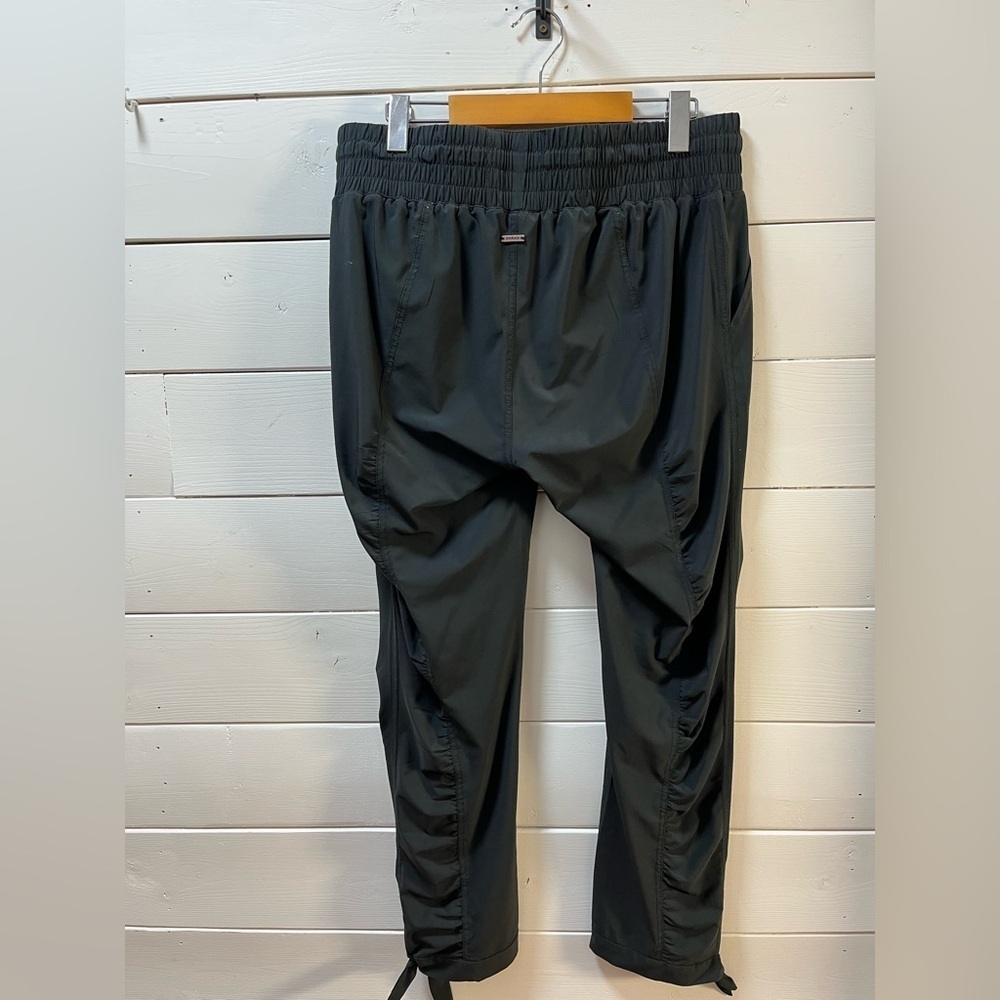 PRANA – BLACK ACTIVE RUCHED PANTS – SIZE L - Picture 6 of 9